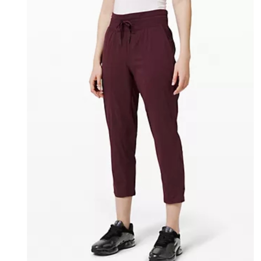 Lululemon  Dance studio mid rise cropped 25 inch